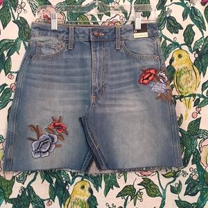 🔥🔥BUNDLE ONLY!!/NWT Abercrombie & Fitch Floral Distressed Skirt🔥🔥
